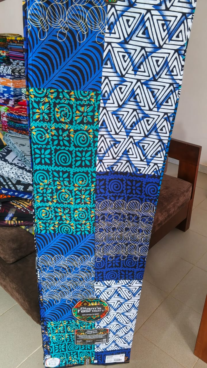 DIAMS FASHION  100% COTON WAX NIGERIAN NZASSA avec un fond bleu blanc  