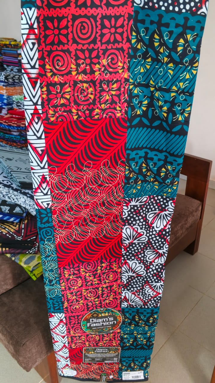 DIAMS FASHION  100% COTON WAX NIGERIAN  NZASSA avec un fond rose, bleu, blanc  