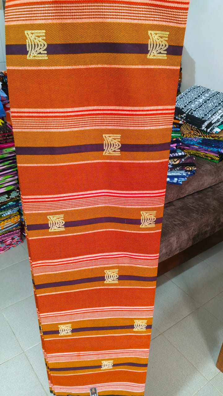 DIMA FASHION  100% COTON  WAX NIGERIAN- motif PAGNE TRADITIONNEL  de couleur rouge brique royal avec motif dorés 
