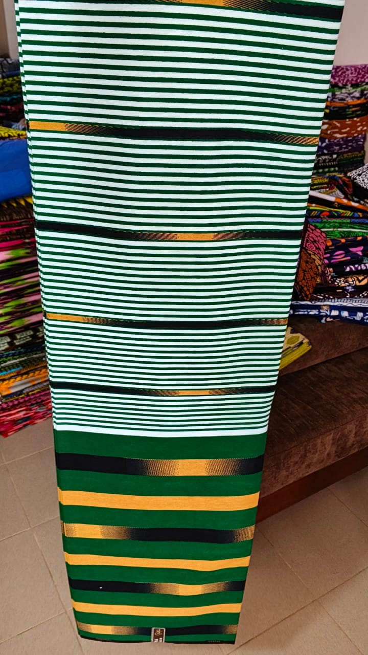 DIMA FASHION 100% NIGERIAN de couleur vert bouteille, blanc, jaune or avec fines rayures traditionnelles 