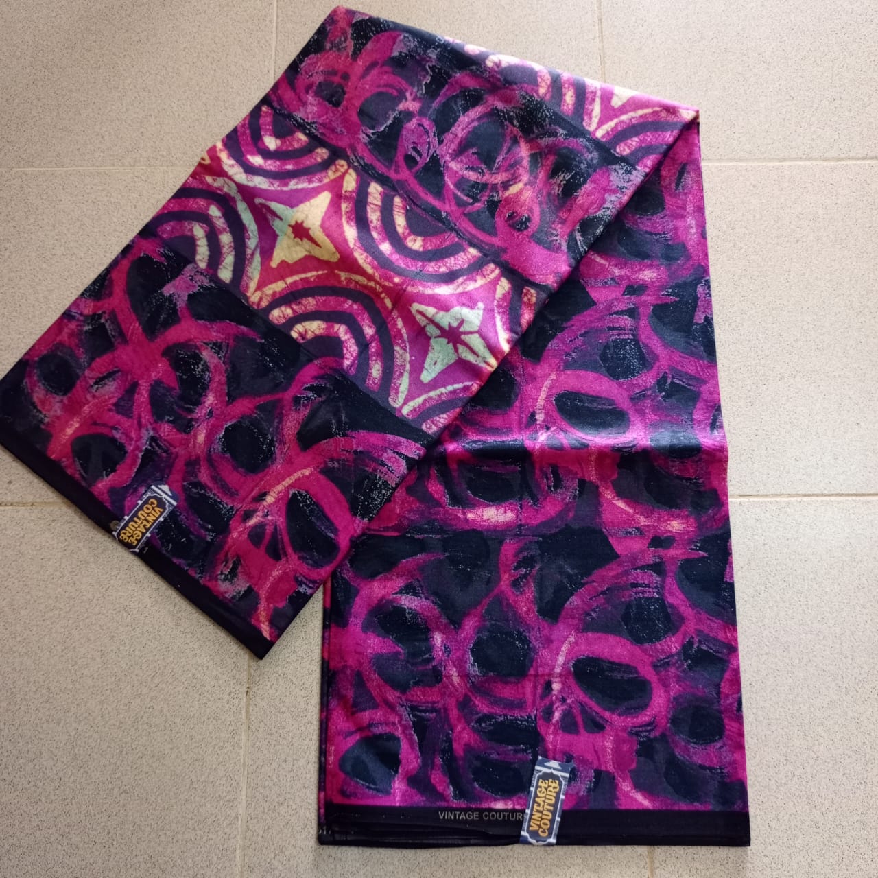 VINTAGE COUTURE 100% COTON WAX NIGERIAN batik adire étoile fuchsia, rose magenta, violet noir et beige  à motif vintage étoilé  