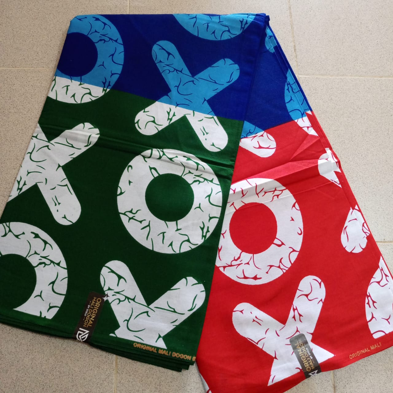 ORIGINAL MALI DOGON 100% COTON WAX NIGERIAN batik bleu roi, vert foncé et rouge vif à motif lettres XO géantes blanches 