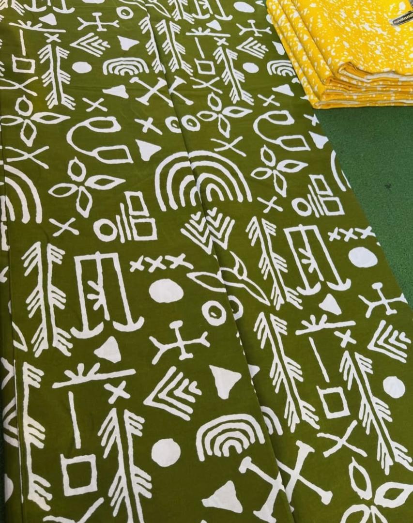 SAVANNAH 100% COTON WAX NIGERIAN batik vert olive blanc à motif signe tribaux symboles 