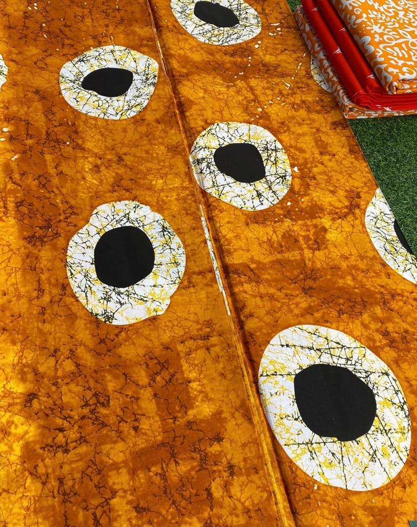 POSCHE 100% COTON WAX NIGERIAN batik marron caramel noir à motif gros cercles 