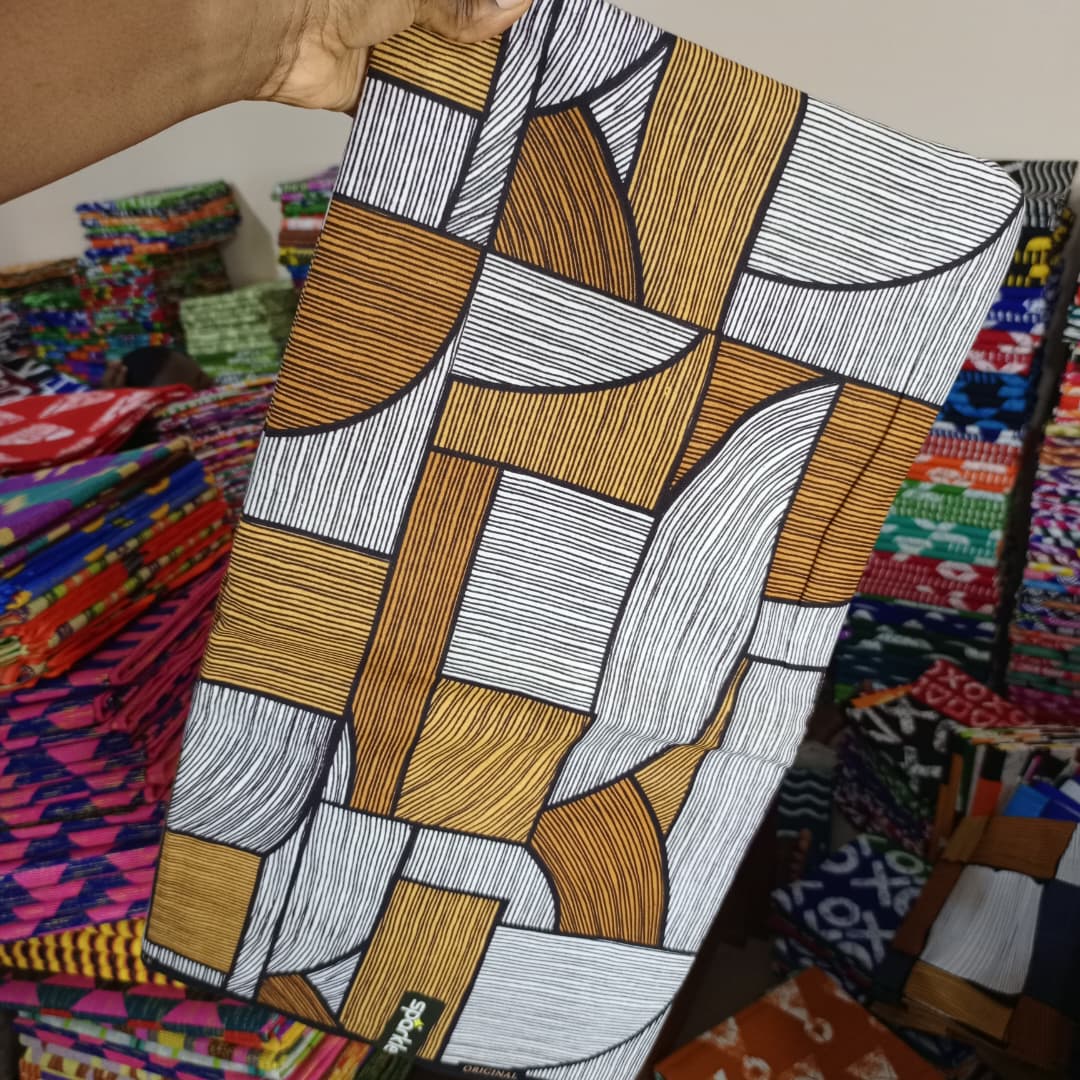 DYNAMIC 100% COTON WAX NIGERIAN  batik patchwork arcs rayés de couleurs marron caramel et blanc  