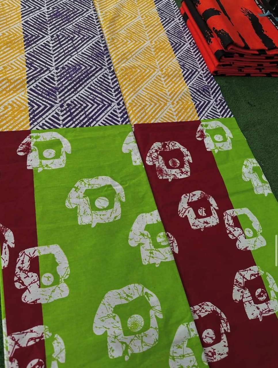KANDY KRUSH 100% COTON WAX  NIGERIAN batik mixte chevrons symboles de couleurs jaune, vert et bordeaux   
