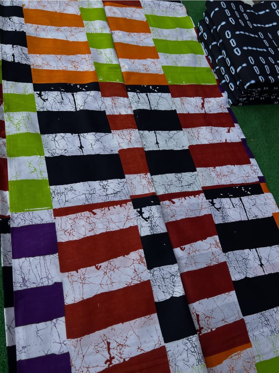 BLISS 100% COTON WAX NIGERIAN batik  damier bloc rayés multicolore / orange, vert, noir, bordeaux, blanc et bleu 