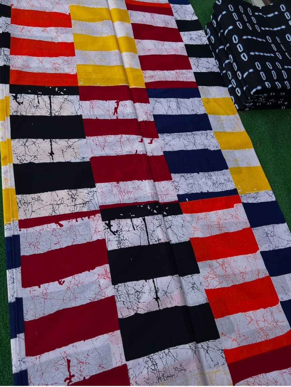 BLISS 100% COTON WAX NIGERIAN batik  damier bloc rayés multicolore / rouge, jaune,bordeaux, noir, blanc et vert 