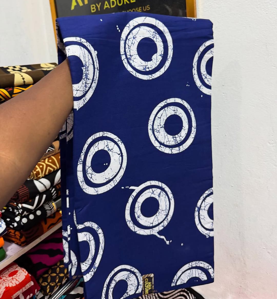 ARA CULTURE 100% COTON WAX NIGERIAN, batik target cercles unicolore de couleurs bleu royal et blanc 