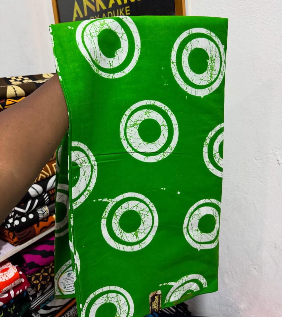 ARA CULTURE 100% COTON WAX NIGERIAN, batik target cercles unicolore de couleurs vert gazon et blanc  