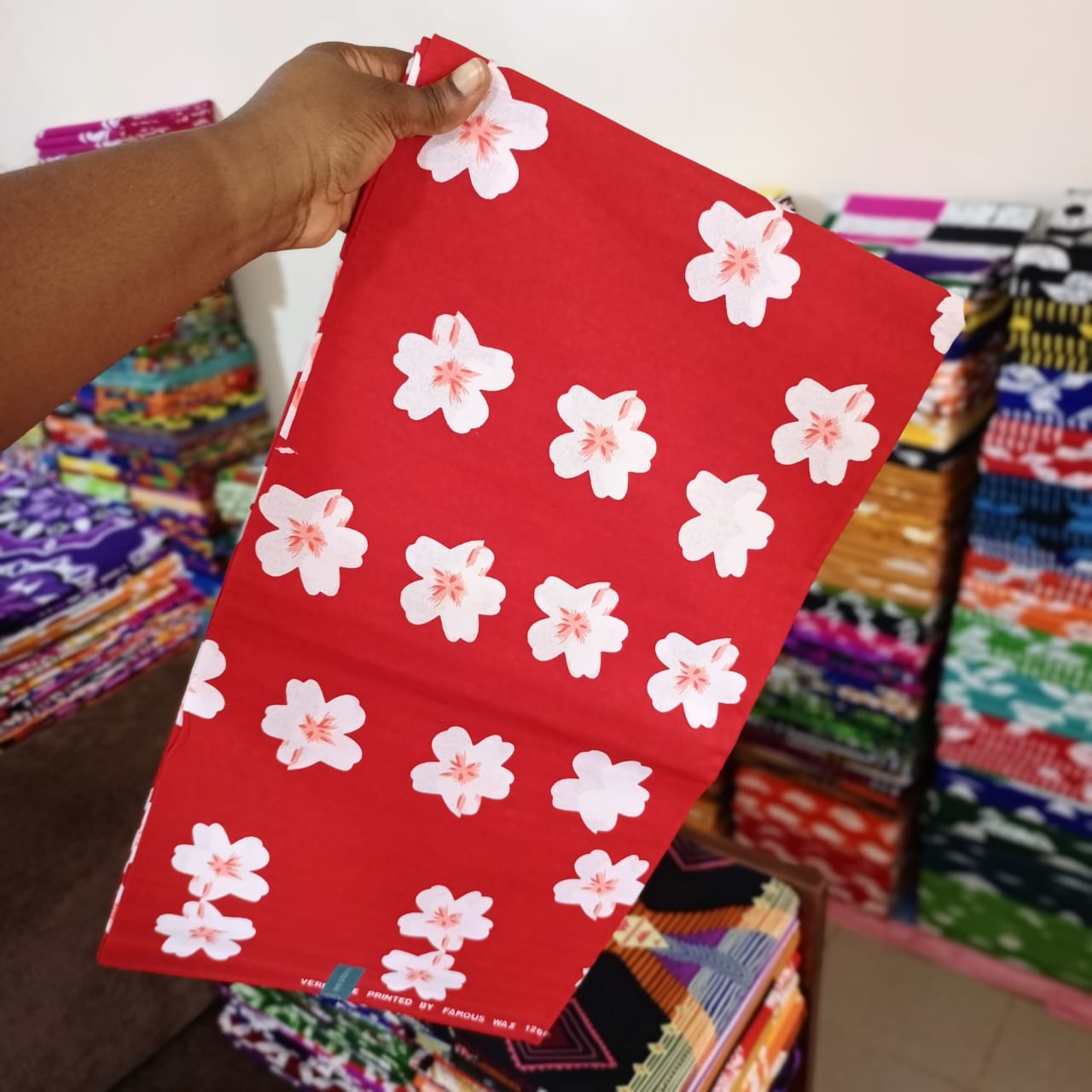 FAMOUS 100% COTON WAX NIGERIAN batik fleurs blanches de couleurs rouge vif et blanc  