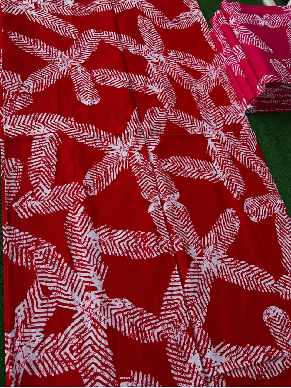 OBA CULTURE 100% COTON WAX NIGERIAN batik étoiles 5 branches palmier de couleurs rouge vin et blanc