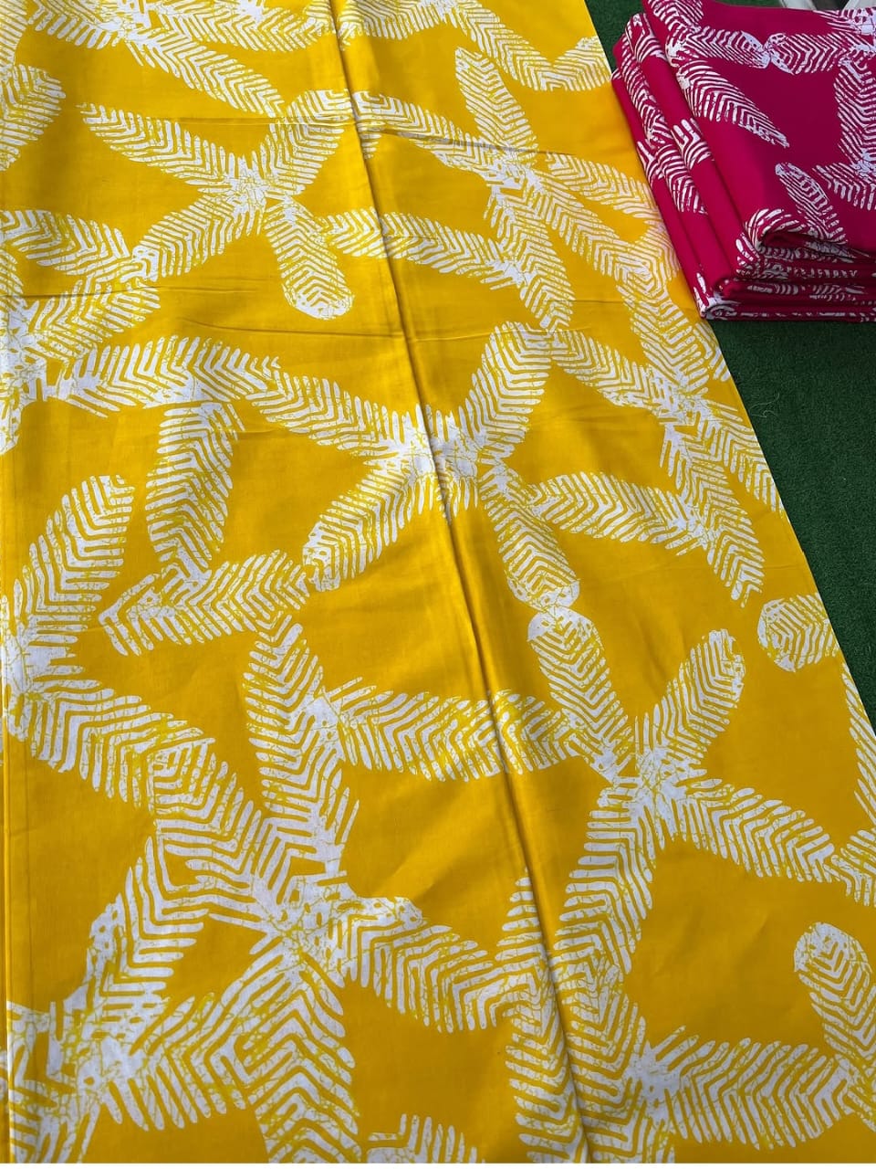OBA CULTURE 100% COTON WAX NIGERIAN batik étoiles 5 branches palmier de couleurs  jaune et blanc