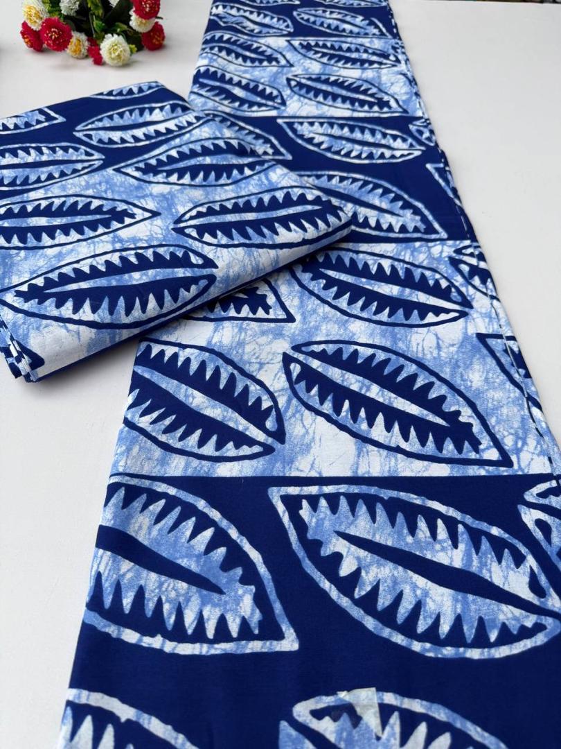 INDIGO RETRO DESIGNS 100% COTON WAX NIGERIAN batik feuille dentelée/ plume de couleurs bleu indigo et bleu ciel 